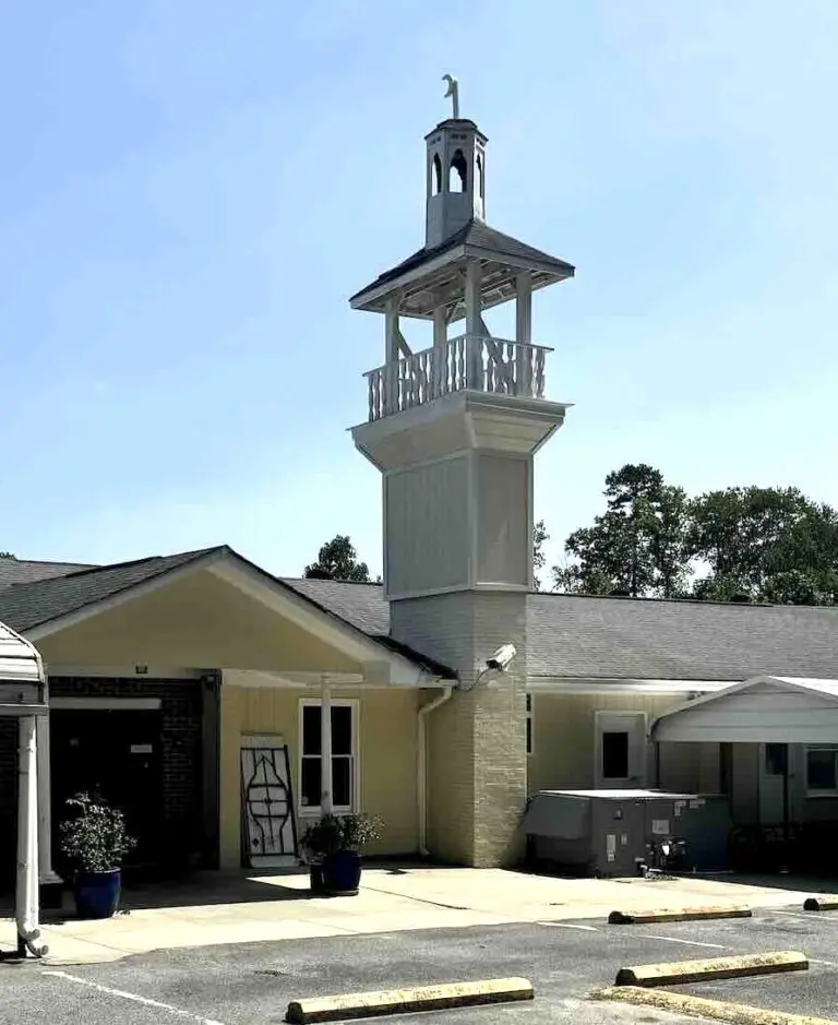 An image of the mosque on Progress Lane.