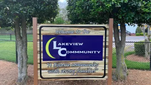 An image of the Lakeview Community sign.